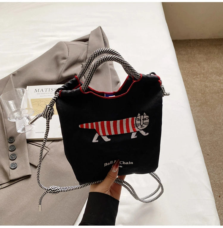 Embroidered canvas bag for women; light single shoulder bag for spring and summer; cross-body handbag.