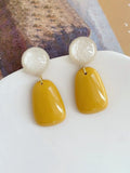 A Pair of Minimalist Geometric Resin Earrings for Women, Suitable for Daily Wear