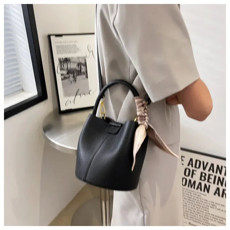 Fashion Women Crossbody Bags Autumn Winter Shoulder Bags Luxury Brand Design Bucket Bag Ladies PU Leather Portable Hand Bags