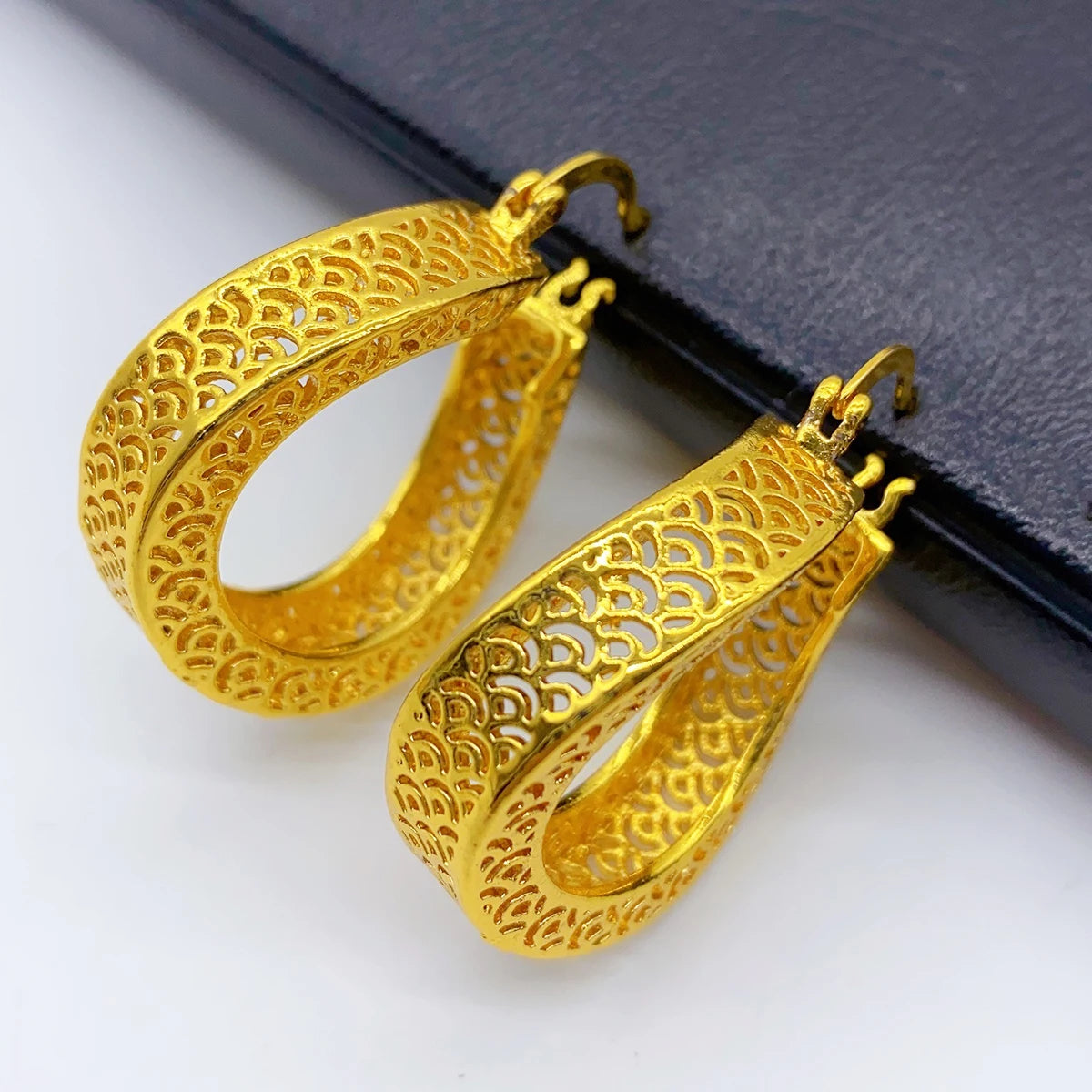 Dubai Simple Fashion Gold Plated Hollow Pierced Earrings Piercings Cartilage Ear Ring for Women Bride Ornament Gift Fine Jewelry