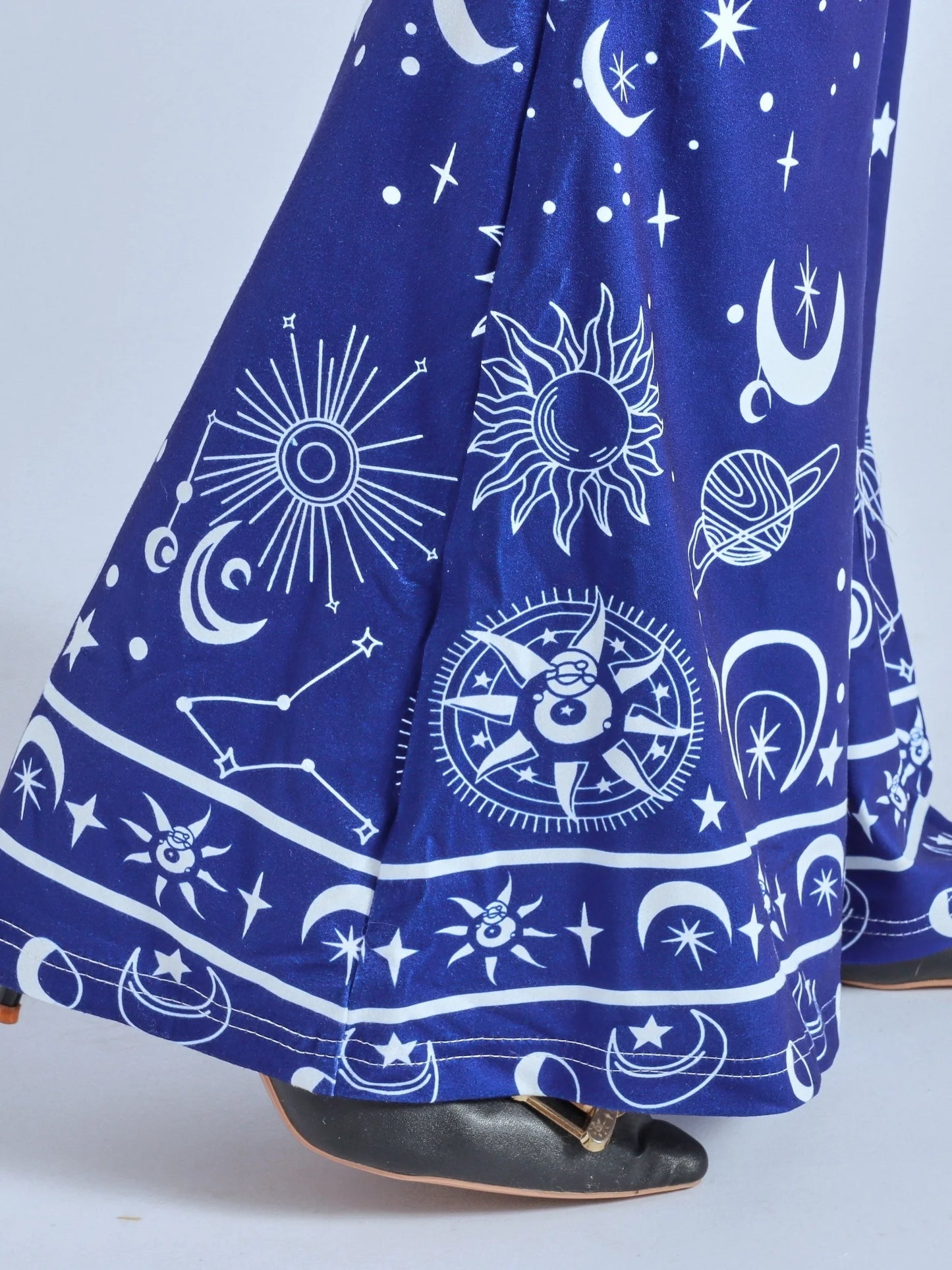 Blue Cashew Flower Printed Bell Pants For Women With Slim Fit High Waist Casual Comfort And High Elasticity