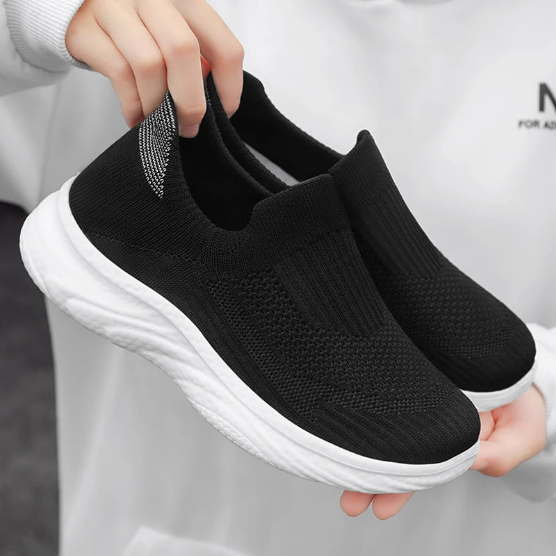 Women's shoes are lightweight, breathable, and casual sports shoes for summer. They are soft and come with free shipping