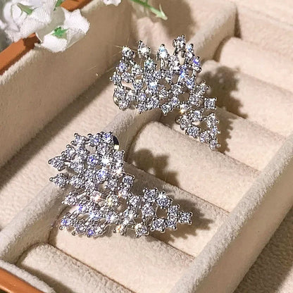 New European and American Design Earrings with Personality, Niche Fashion, Elegant Personality, Light Luxury Jewelry Accessories