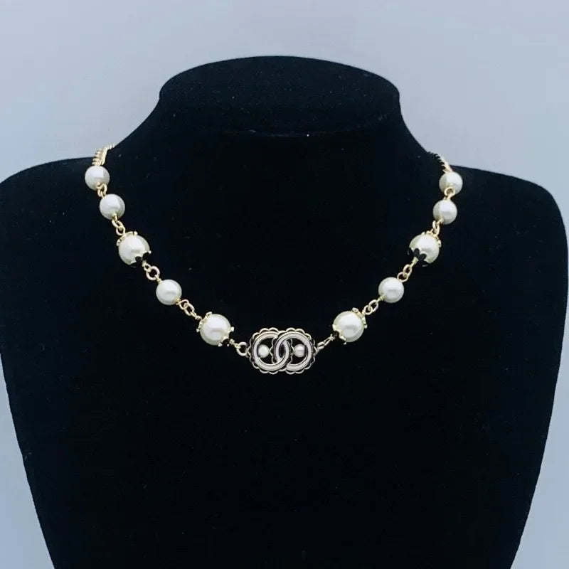 High end letter necklace for women, popular European and American necklaces, socialite, grandmother, collarbone chain for women
