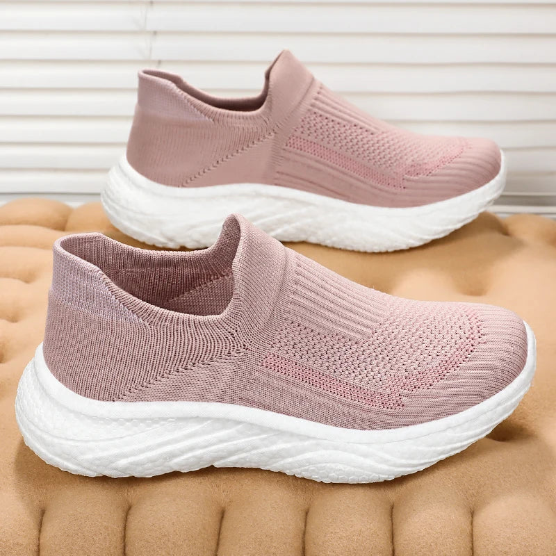 Women's shoes are lightweight, breathable, and casual sports shoes for summer. They are soft and come with free shipping