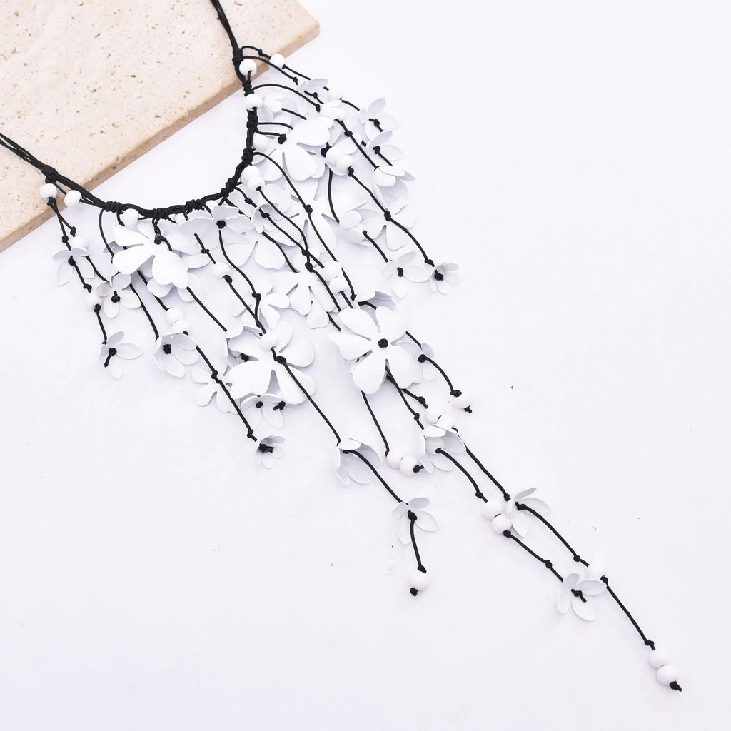Bohemian Flower Necklace Hand Woven Multi-layer Floral Necklace Exaggerated Collarbone Chain Bridal Dress Accessories for Women