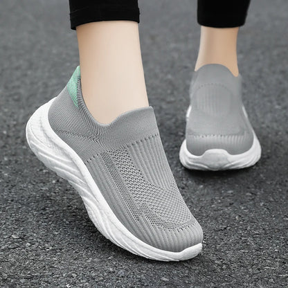 Women's shoes are lightweight, breathable, and casual sports shoes for summer. They are soft and come with free shipping