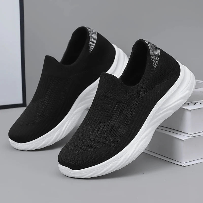 Women's shoes are lightweight, breathable, and casual sports shoes for summer. They are soft and come with free shipping