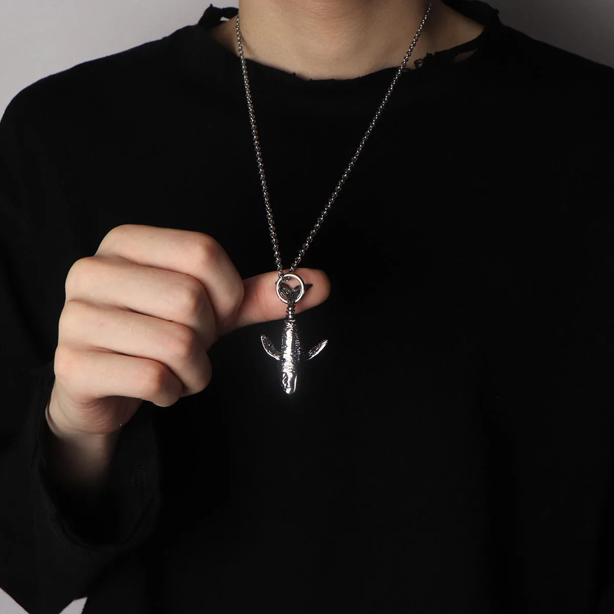 Whale necklace for men and women, trendy Instagram pendant, hip-hop personality, fashionable sweater chain, street fashion brand