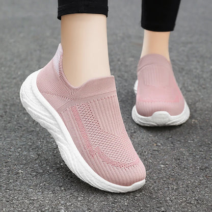 Women's shoes are lightweight, breathable, and casual sports shoes for summer. They are soft and come with free shipping