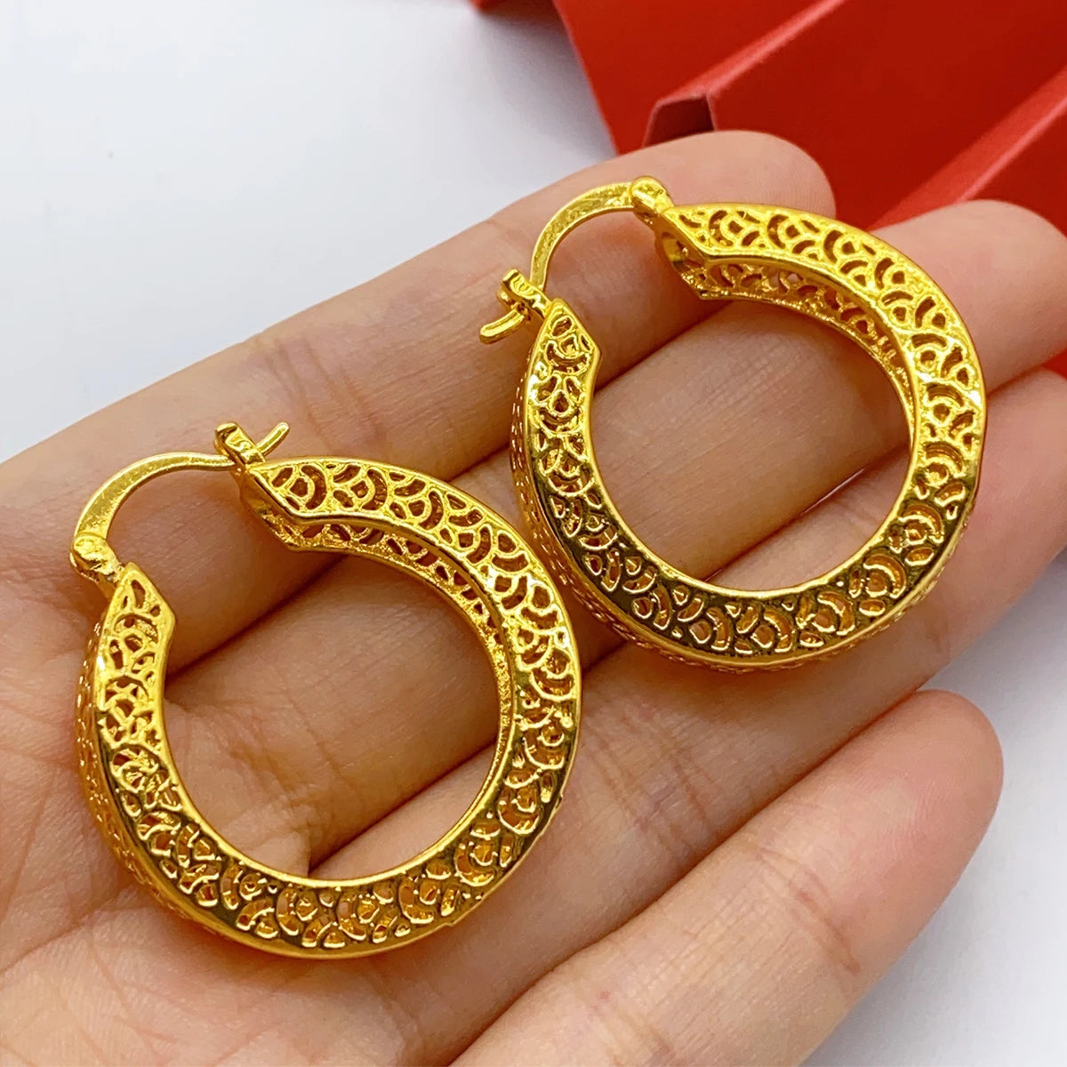 Dubai Simple Fashion Gold Plated Hollow Pierced Earrings Piercings Cartilage Ear Ring for Women Bride Ornament Gift Fine Jewelry