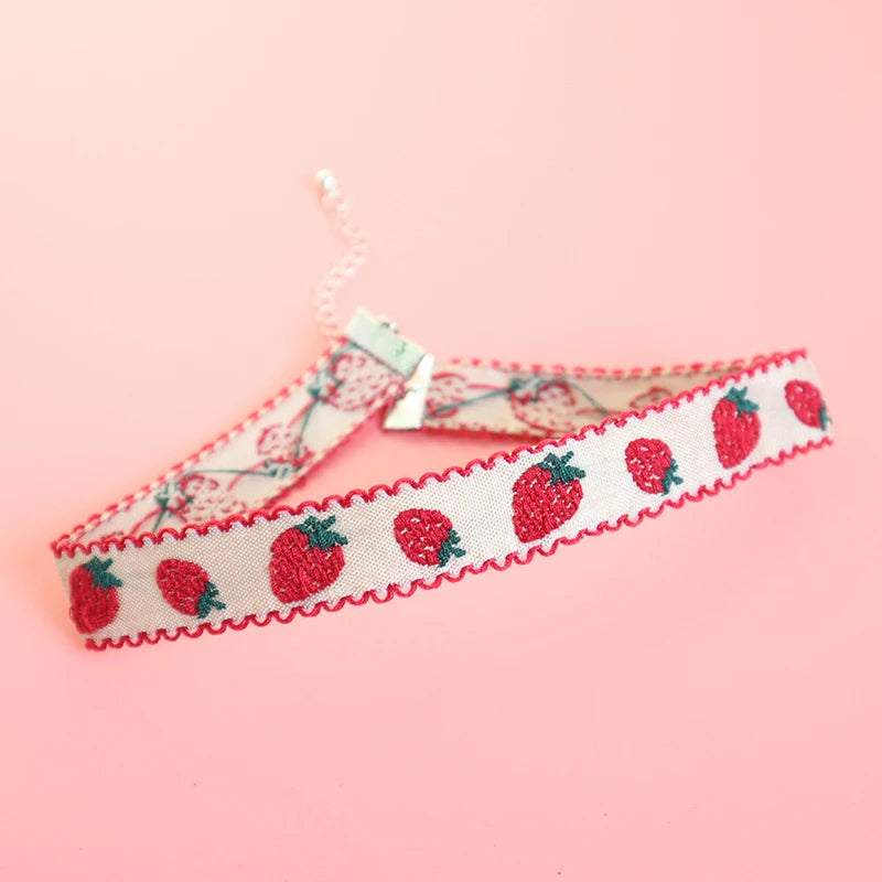 Fashion Lace Necklace For Women Adjustable Elegant Snowfake Strawberry Pendant Velvet Choker Necklace Collar Party Jewelry Gift