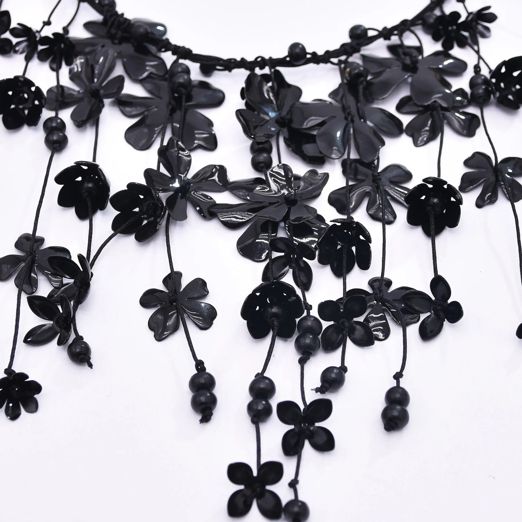 Bohemian Flower Necklace Hand Woven Multi-layer Floral Necklace Exaggerated Collarbone Chain Bridal Dress Accessories for Women
